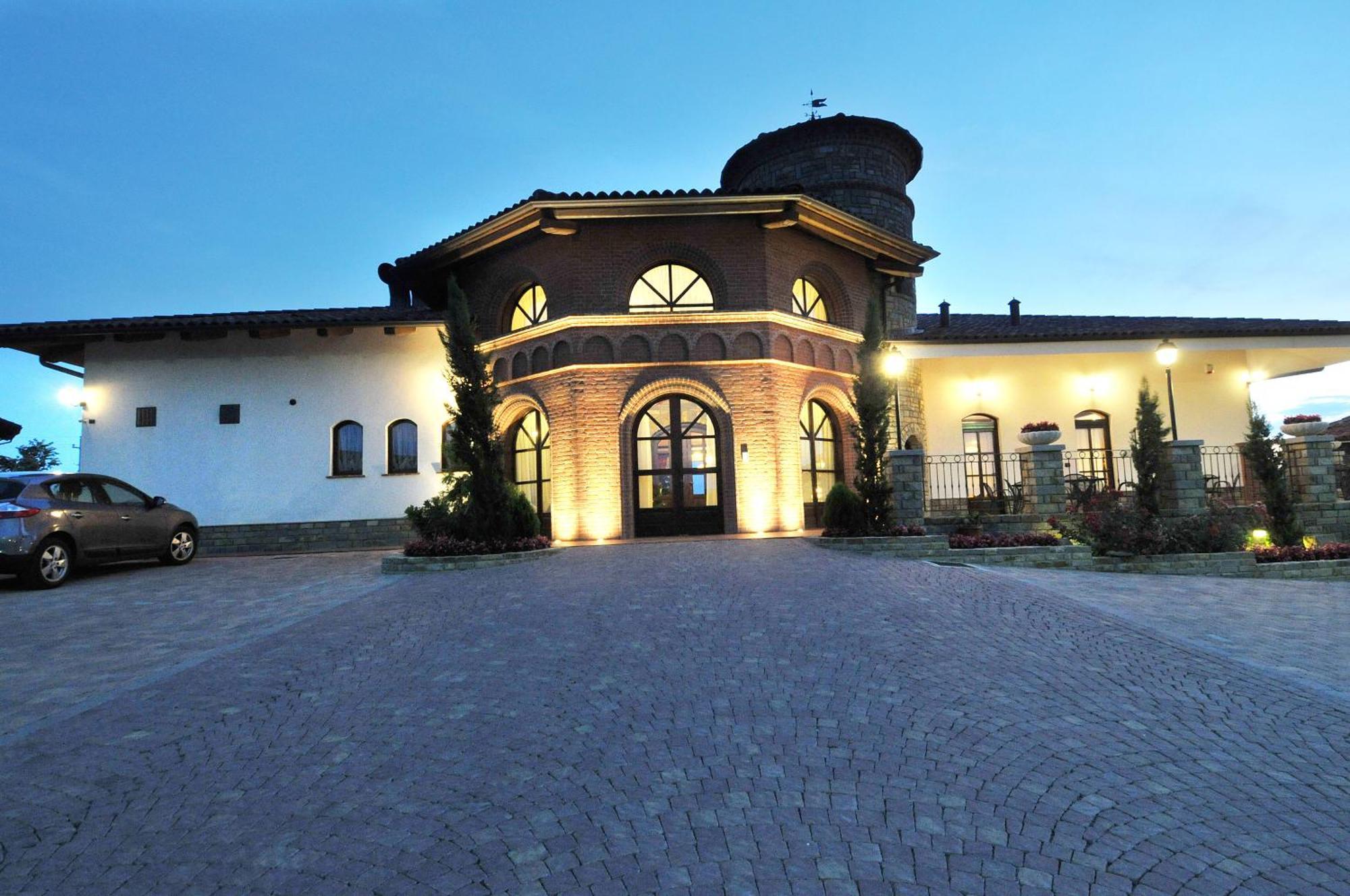 Tota Virginia Antico Podere Serralunga d'Alba Extérieur photo