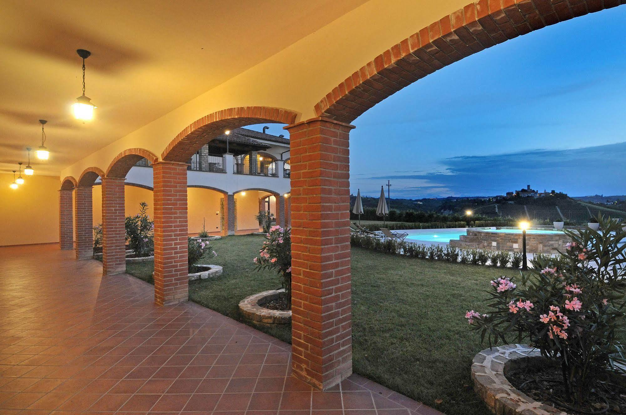 Tota Virginia Antico Podere Serralunga d'Alba Extérieur photo