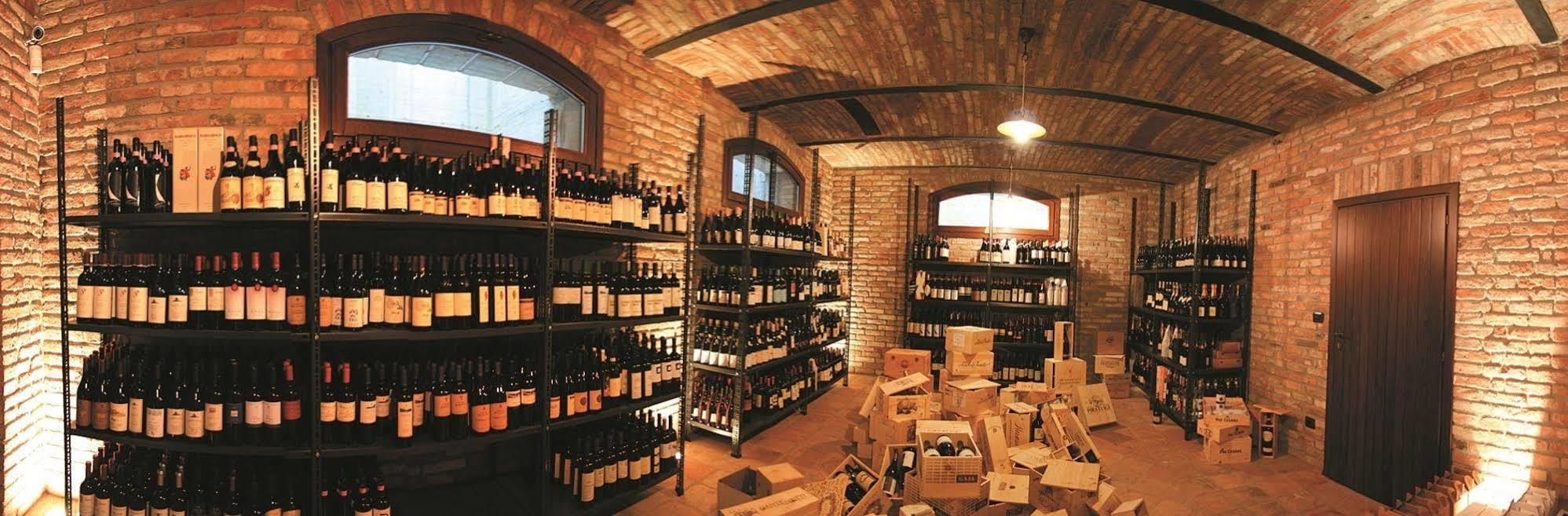 Tota Virginia Antico Podere Serralunga d'Alba Extérieur photo